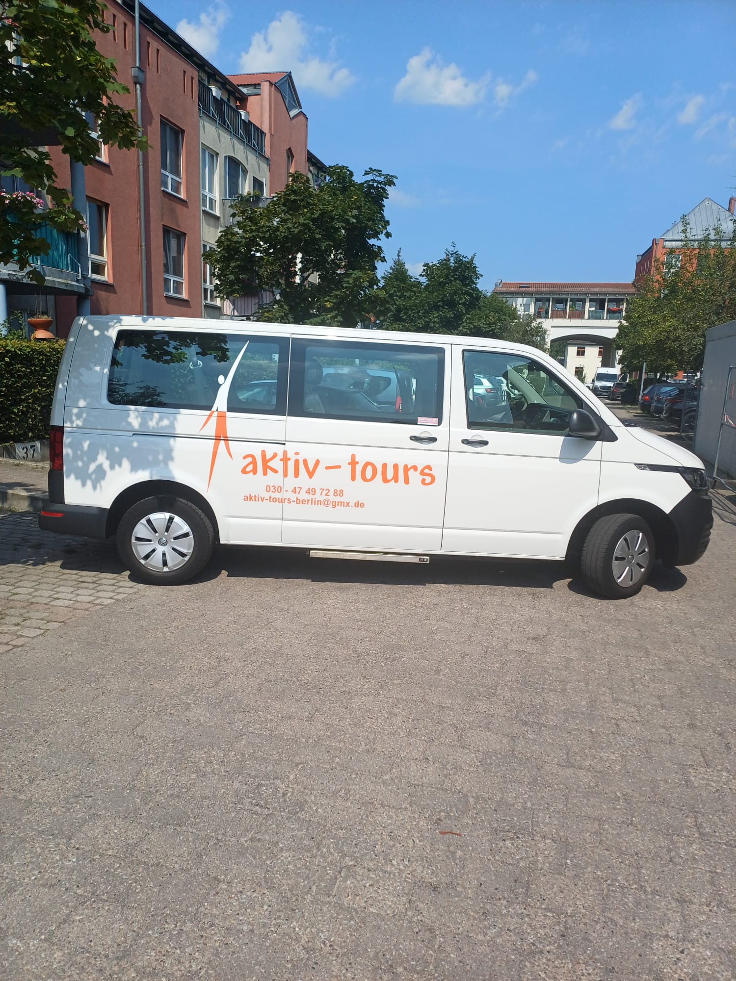 Fahrzeug des Behindertenfahrdienstes Aktiv-Tours